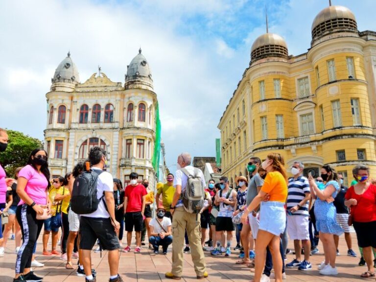 Explore Recife: Roteiros Imperdíveis com Catamarã, Ônibus, Bike e Caminhadas em Maio