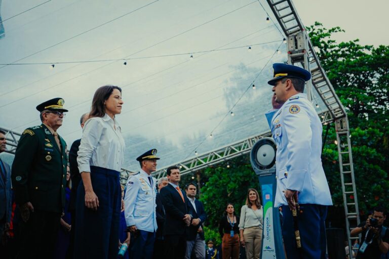 Governadora Raquel Lyra empossa Coronel Eduardo Araripe como Comandante-Geral dos Bombeiros de Perna