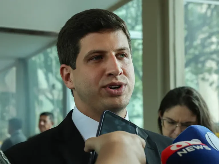 João Campos alcança 50% das intenções de voto em Pernambuco, aponta Datafolha