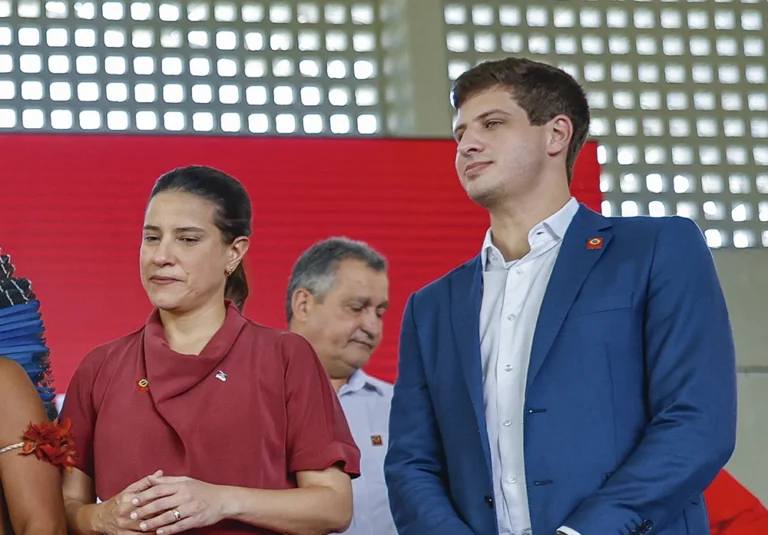 João Campos se Destaca como Favorito nas Eleições em Pernambuco