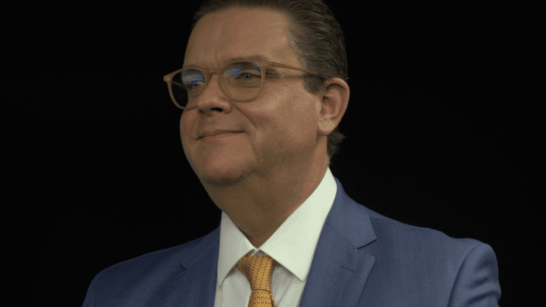 Ministro Wolney Queiroz é Internado no Recife com Desconforto Abdominal