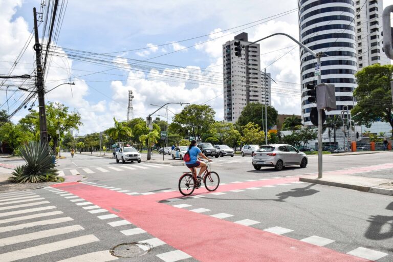 Patinetes e Motos Elétricas em Ciclovias: Regras e Utilização no Recife