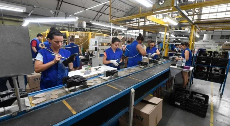 Pernambuco se Destaca como Líder no Crescimento da Indústria e do Varejo em 2026