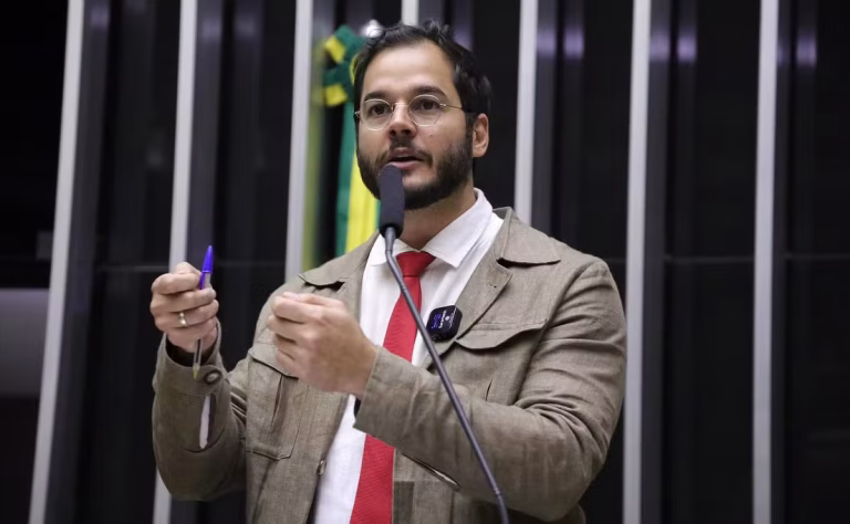 Túlio Gadêlha Deixa a Rede e Se Filia ao PSD para Disputar o Senado