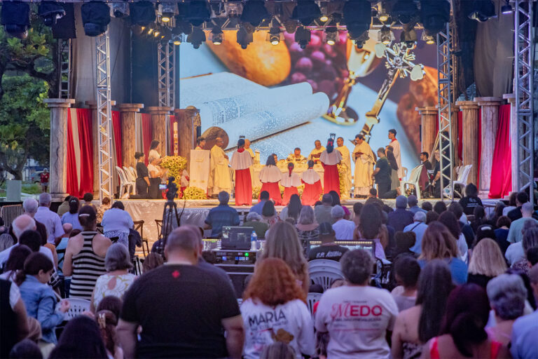 Última Apresentação do 'Auto da Paixão de Cristo' Emociona Público em Macaé