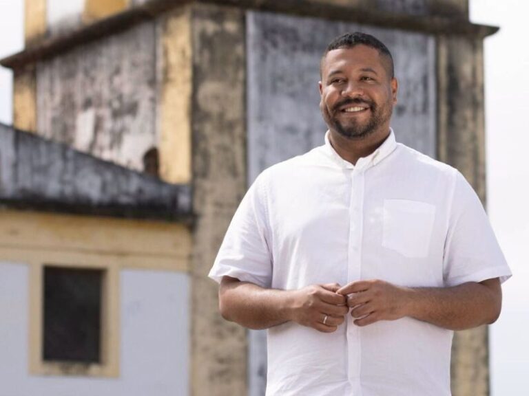 Vinicius Castello Deixa Prefeitura do Recife e Mira Assembleia Legislativa