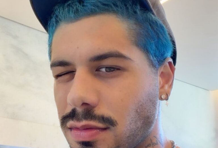 Zé Felipe Raspa os Cabelos e Assume Compromisso de Dois Anos