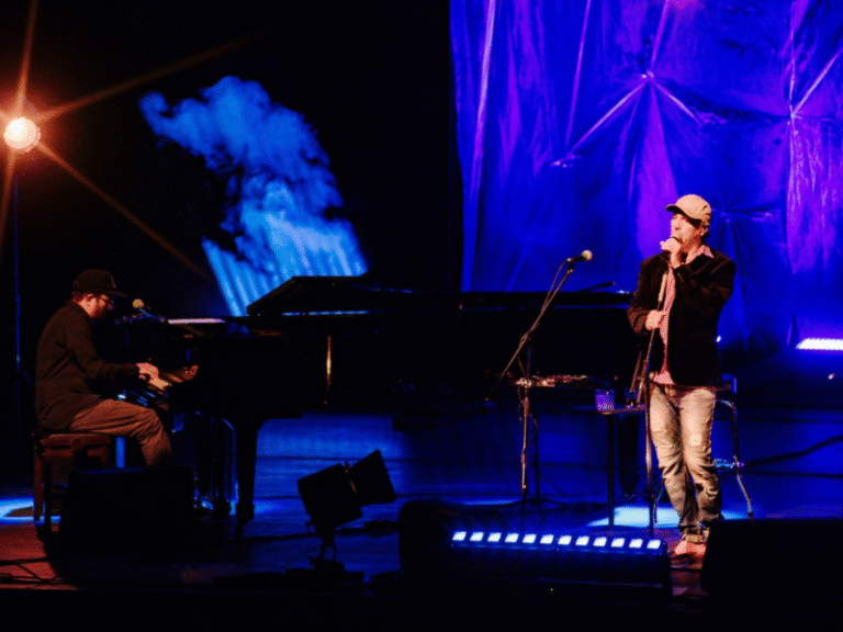 Zeca Baleiro Apresenta Show Inédito 'Piano' em Recife ao Lado de Adriano Magoo