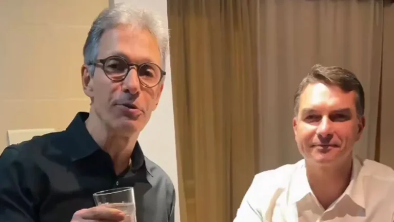 Zema Lança Convite Brincalhão a Flávio Bolsonaro para Vice - O Que Isso Significa?