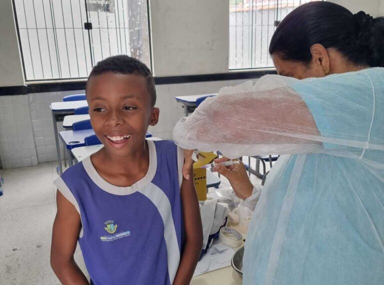 Campanha de Vacinação nas Escolas de São Pedro da Aldeia: Saúde em Foco
