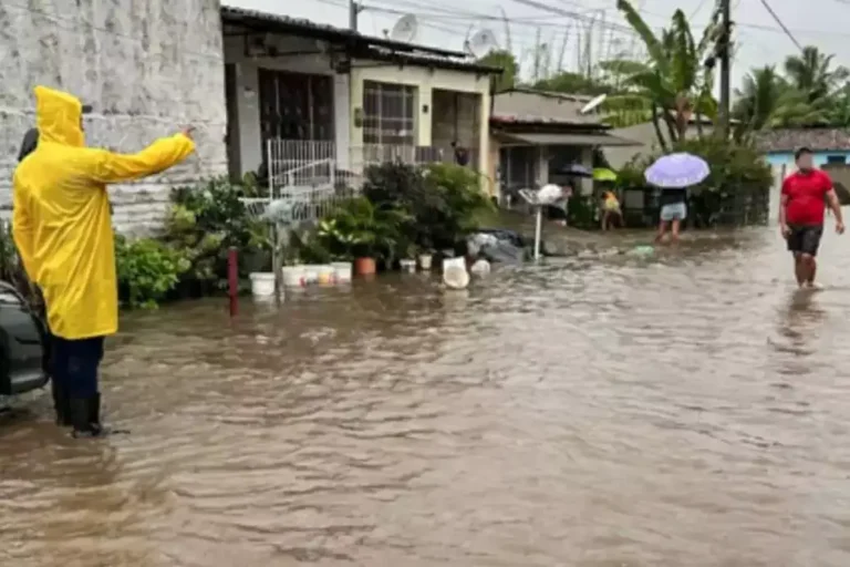Chuvas em Pernambuco Deslocam 9,4 Mil Pessoas e Causam Preocupação