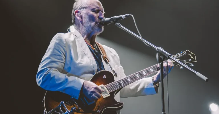 Men at Work: Banda dos Anos 80 Retorna ao Brasil com 7 Shows Imperdíveis