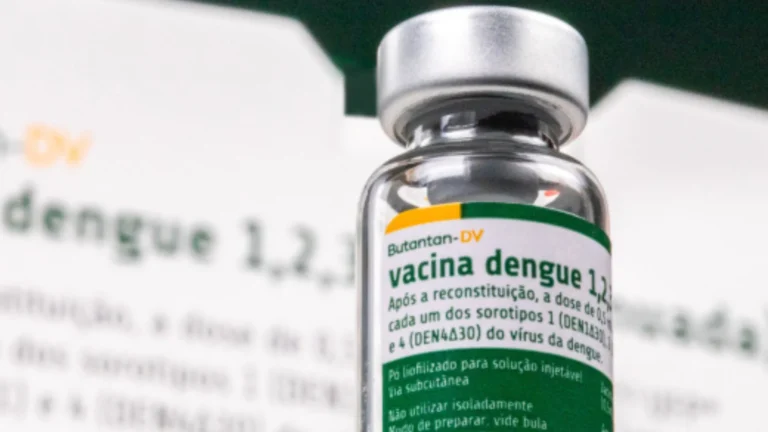 Pernambuco suspende vacinação contra dengue para profissionais de saúde após casos adversos