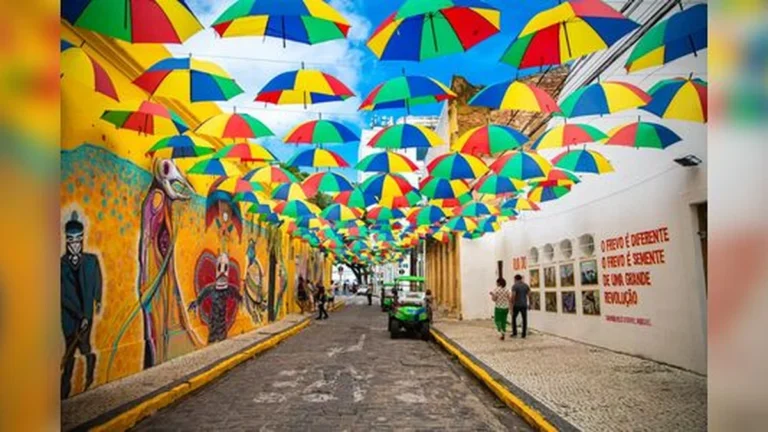 Copa do Mundo e Festa Junina se Unem em Evento Cultural no Bairro do Recife