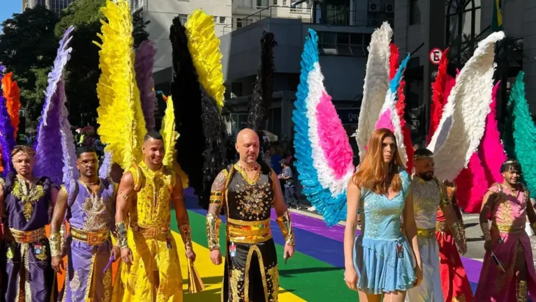 30 Anos da Maior Parada LGBT+ do Mundo Agitam a Avenida Paulista com Cores e Protestos