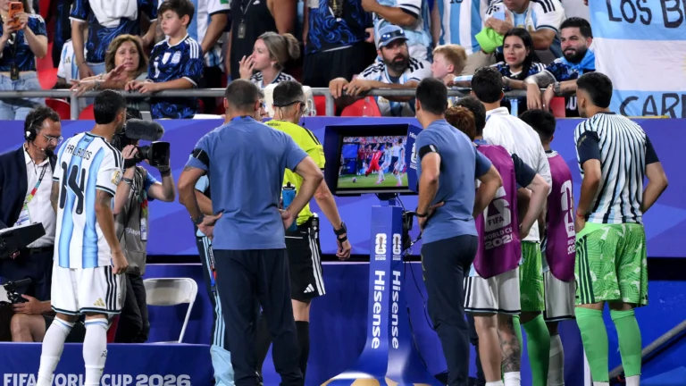 FIFA adota medida inédita para aprimorar o VAR nas semifinais da Copa do Mundo
