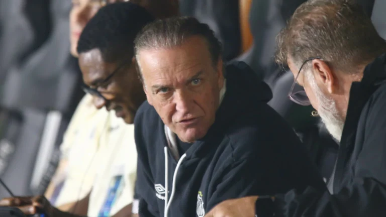 Cuca detalha cobrança de Neymar aos jovens do Santos e reforça união na equipe