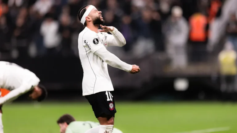 Marcelo Paz anuncia prazo para decisão sobre permanência de Memphis Depay no Corinthians